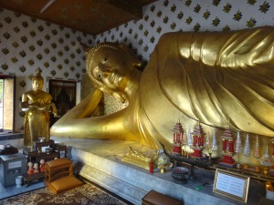 Loads of reclining Buddha's in Ayutthaya!